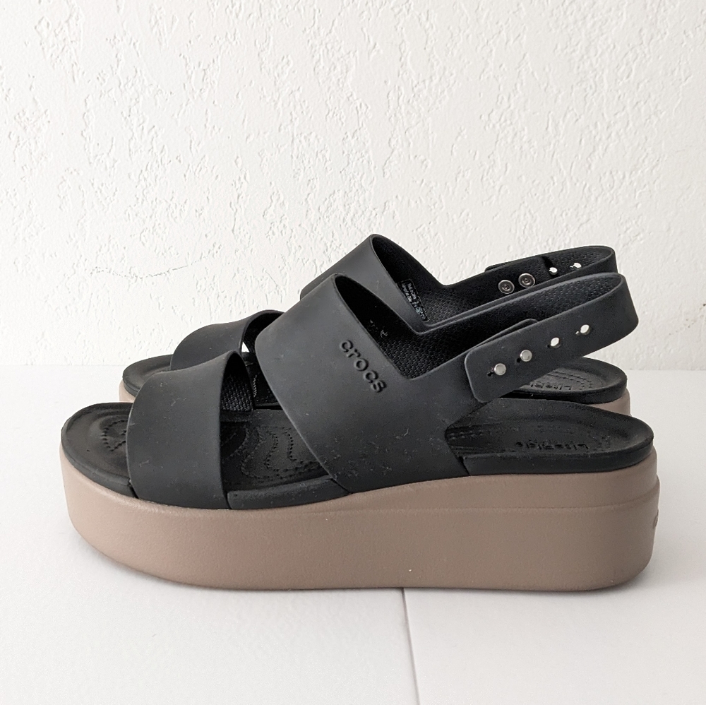 CROCS Brooklyn Black and Mushroom Platform Flatform Sandals